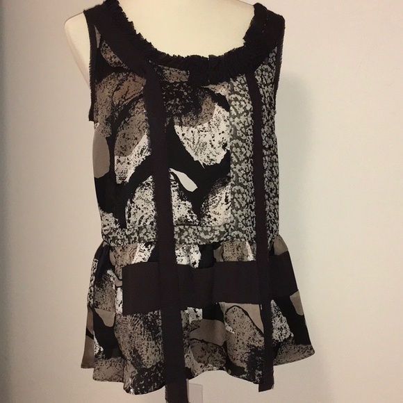 Woman’s top - Picture 1 of 3